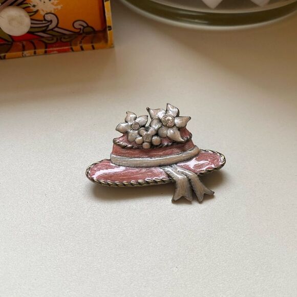 Vintage Retro Pink Hat with Flowers Brooch Pin - Picture 1 of 7